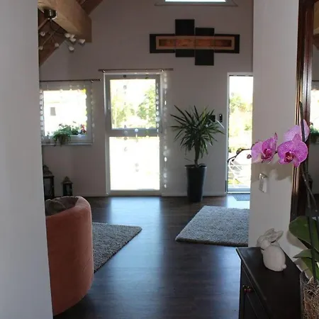 Holiday home Lively In
